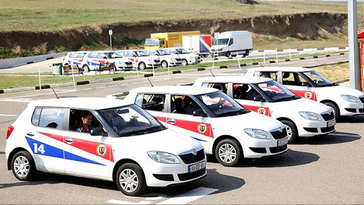 რამდენი ბილეთი უნდა ისწავლოს პირმა, რომელსაც მართვის მოწმობის აღება უნდა
