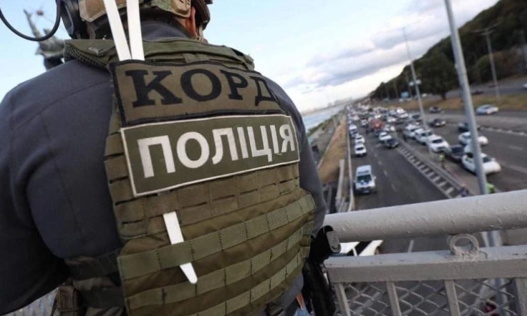 ამ წუთებში, კიევში უცნობი მამაკაცი მეტროს ხიდის აფეთქებით იმუქრება