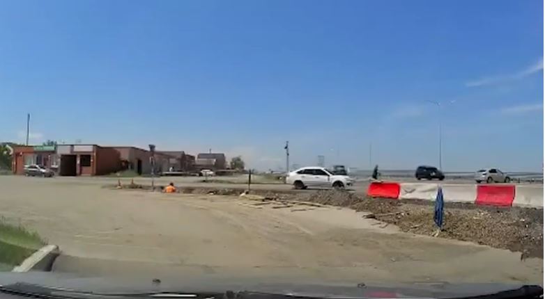 შოკისმომგვრელი კადრები: სისხლის აღება ძმის მკვლელობით – მამაკაცი გამვლელების თვალწინ ჩაცხრილეს (ინგუშეთი)