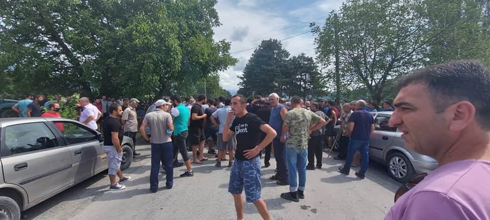 დუისში ახალგაზრდებს შორის დაპირისპირება ქათმის გამო დაიწყო