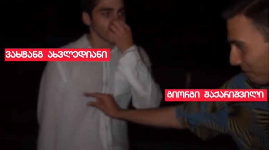 ვრცელდება ახალი ვიდეოკადრები – შაქარაშვილის მეგობარს სისხლიანი პერანგი აცვია