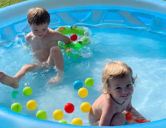 თემო და თომა მარგველაშვილების არდადეგები დუშეთში (ფოტოები)