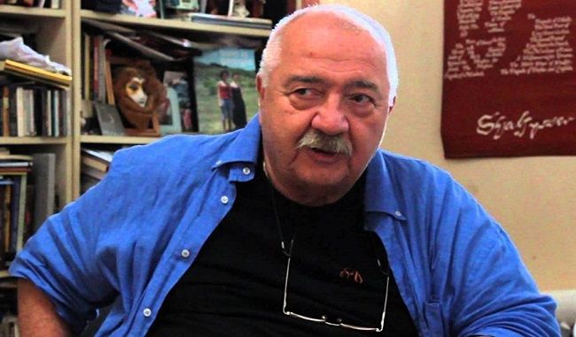 გვითხრა ნოემბერში პატრიარქმა, ხილვა ვნახე, ევროპა ცარიელია და ქალაქებს კლიტე ადევსო? ვიფიქრეთ, ამეტებსო? აგერ , ბატონო! – რობერტ სტურუა