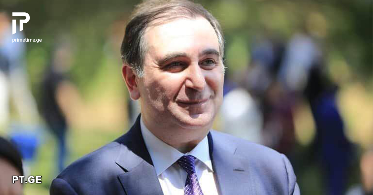 მიხეილ ჩხენკელი მე-12 კლასის მოსწავლეებს მიმართავს 