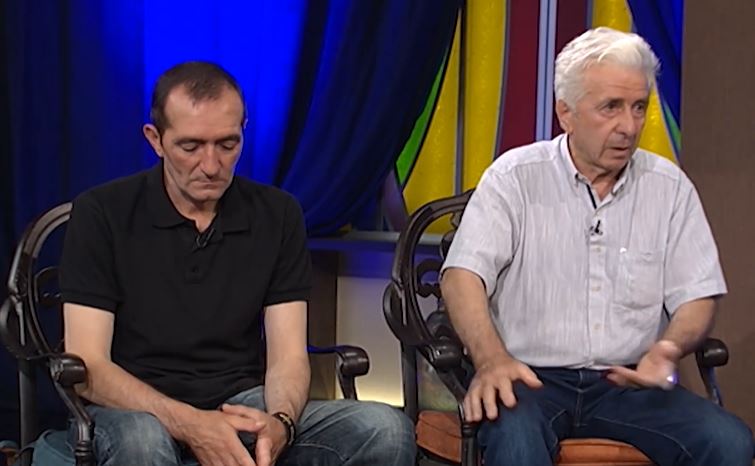 VIDEO: მამა-შვილის პირველი შეხვედრა დედის საფლავზე 46 წლის შემდეგ