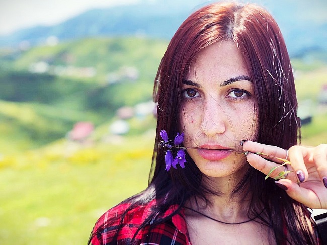 ​მეორეჯერ ასე რომ გააკეთებ სუფრასთან, ამ ბოთლს გაგთხრი ერთ ადგილასო – ახალგაზრდა ქალი დამსაქმებელს დისკრიმინაციაში ადანაშაულებს
