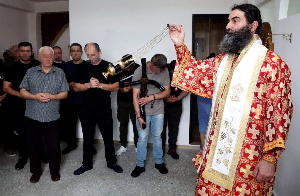 რა მიზნით იმყოფებოდა მეუფე გრიგოლ კაცია გლდანის N8 დაწესებულებაში (ფოტოები)