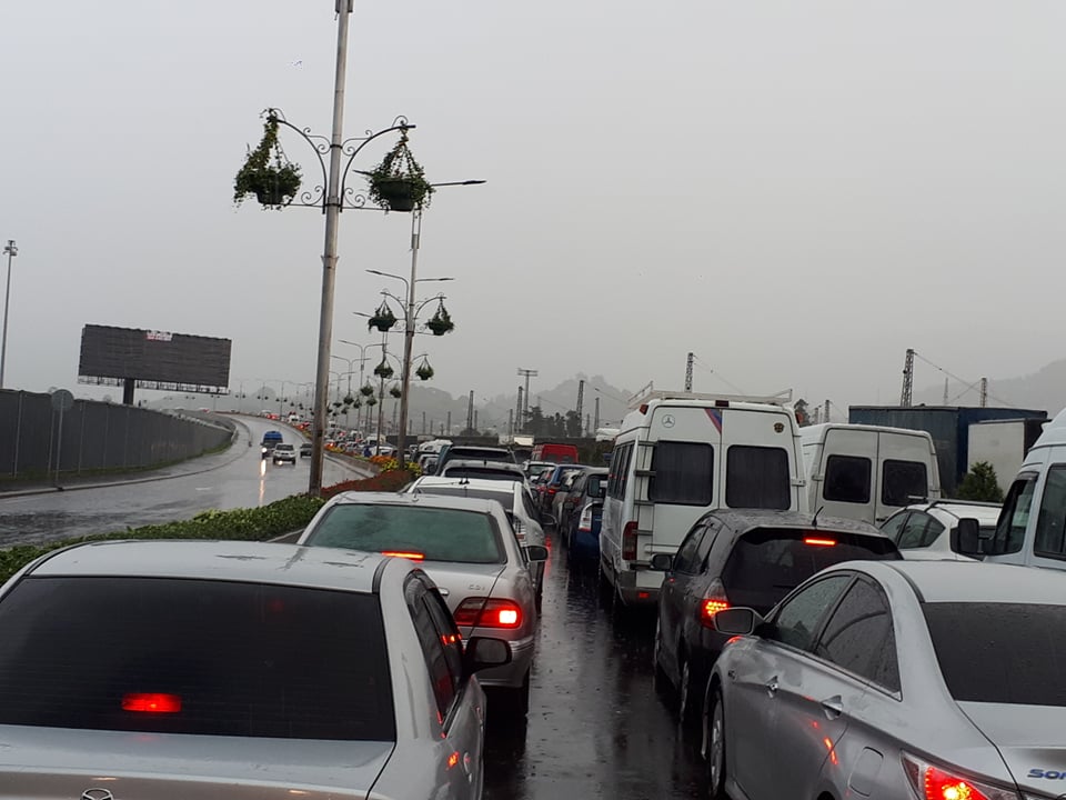 „უკანაც ვერ ვბრუნდებით“ - რა ხდება ამ წუთებში ბათუმში - VIDEO