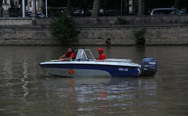 მტკვარში ახალგაზრდა კაცს ეძებენ