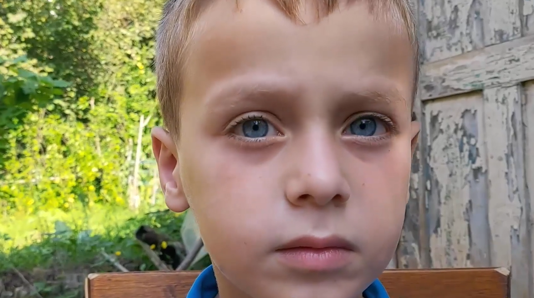 საჭმელი არ მქონდა და მშიოდა… ეზოში დავჯექი და ტირილი დავიწყე… – 6 წლის ნიკოლოზიც ემოციური ამბავი ოზურგეთიდან