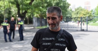 შაქარაშვილის საქმეში ბრალდებულის მამა ამბობს, რომ სახლში, სავარაუდოდ მოსასმენი აპარატი აღმოაჩინა