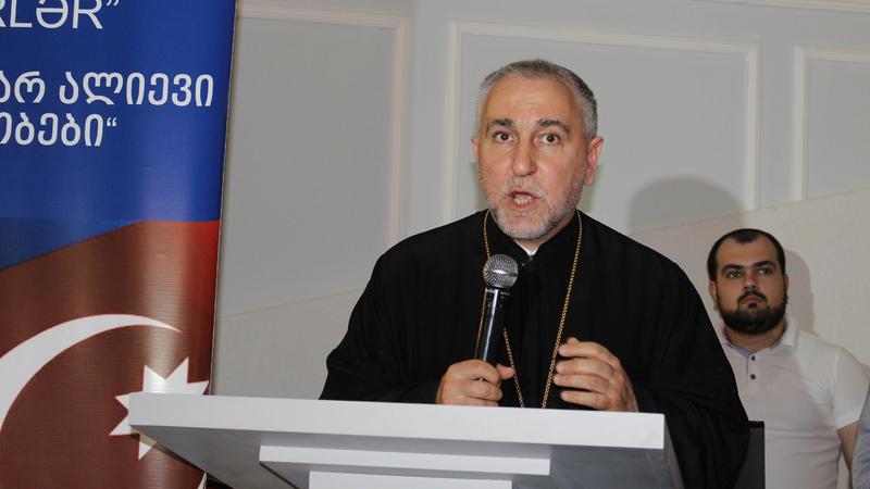 რა კავშირი აქვს მამა გიორგი ზვიადაძეს სურამში ცოლის მკვლელობაში ბრალდებულთან?