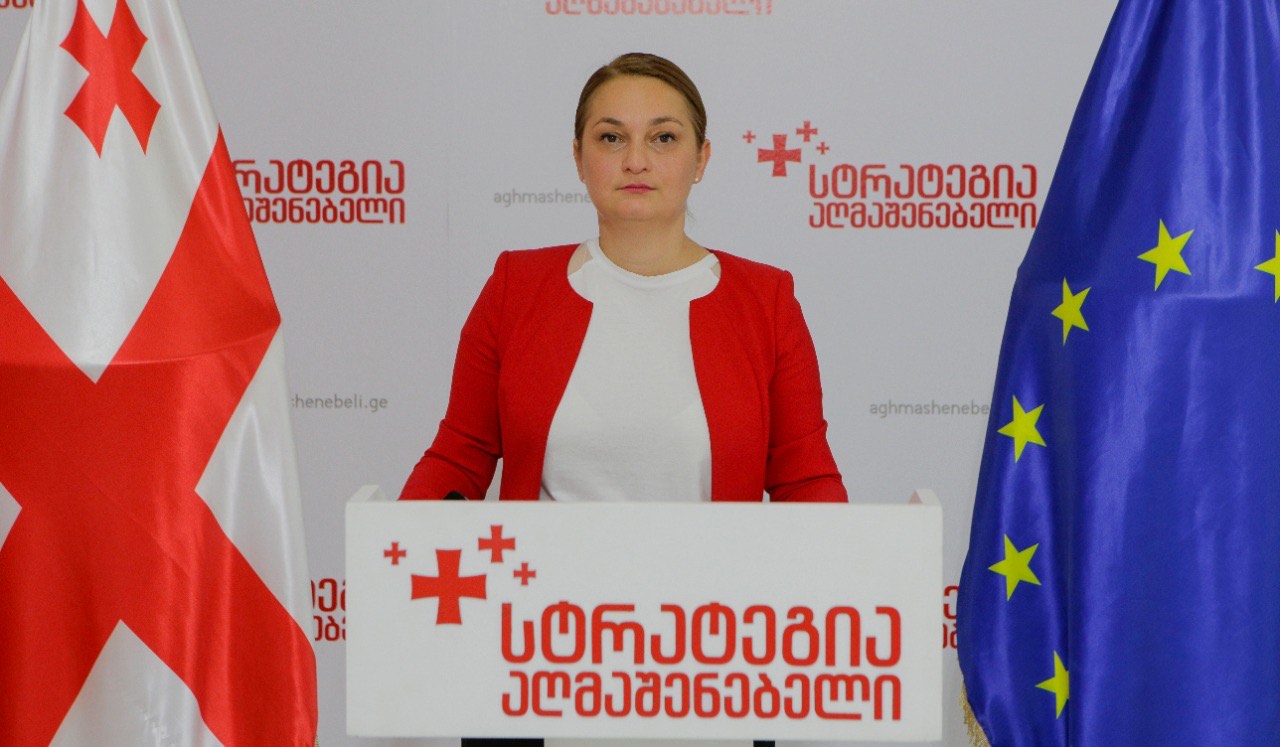 გამოდით უქნარა მაკონტროლებლის როლიდან და დააბრუნეთ მოსწავლეები საკლასო ოთახებში –  ნანა ტოხვაძის რეკომენდაციები მიხეილ ჩხენკელს