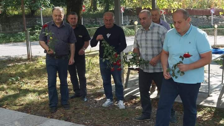 აფხაზეთში დაღუპულ 16 ლეჩხუმელ გმირს პატივი მიაგეს