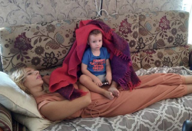 აი, ჩემი რეალური სახე… ეს ეძღვნება ყველა ენაგადმოგდებულად დაღლილ დედას! – ნუკი კოშკელიშვილი