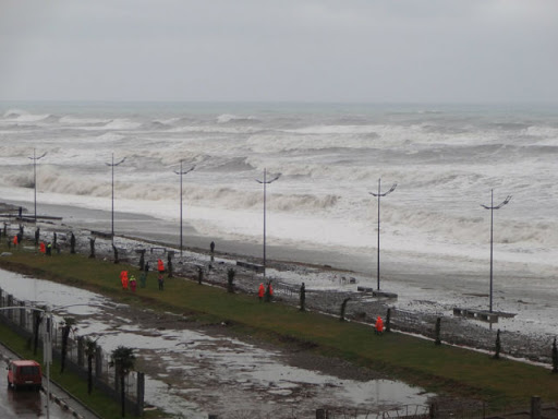 მოსალოდნელია შტორმის გაძლიერება! – მაშველები მოქალაქეებს აფრთხილებენ