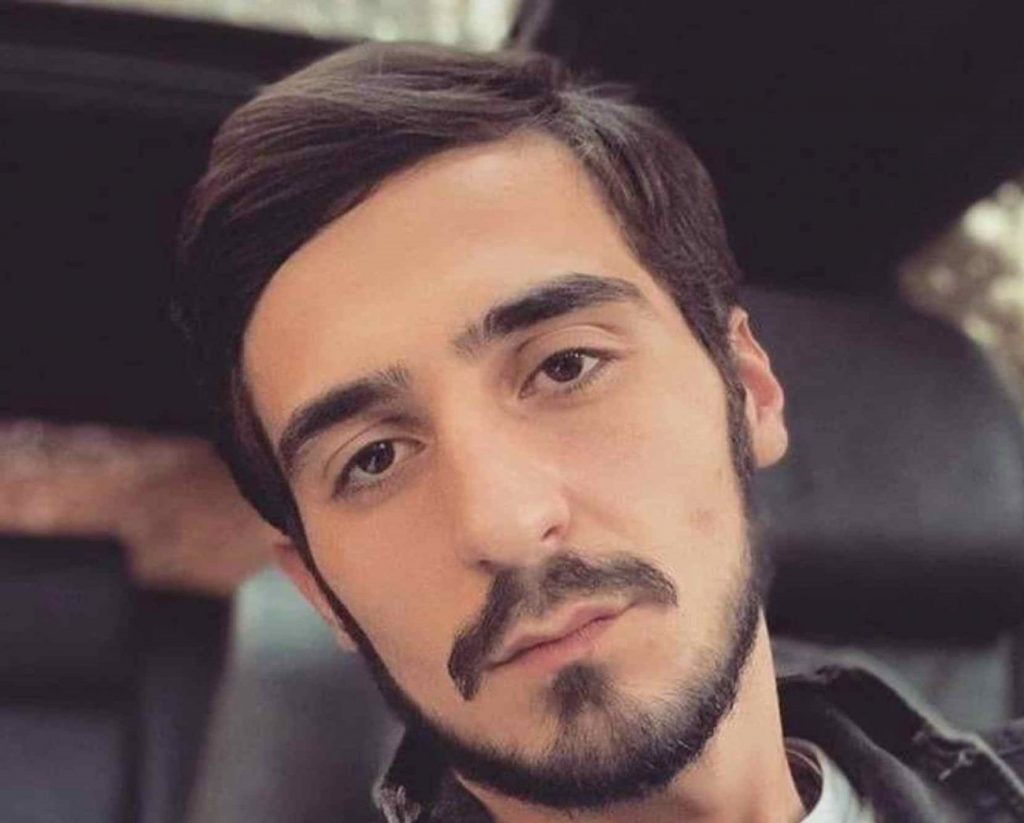 Exclusive: ბავშვობიდან ერთად მოდიან, სამსახურიც მეგობარმა დააწყებინა - 23 წლის ბიჭის თვითმკვლელობის მცდელობის დეტალები