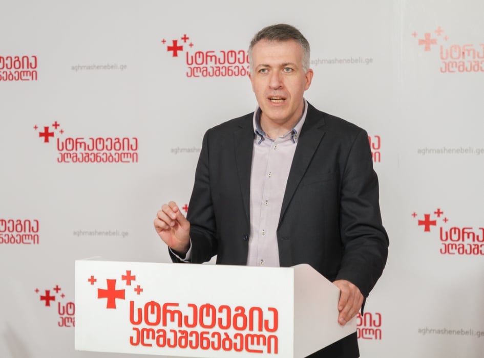 აპრილის შემდეგ 5 თვეზე მეტი გავიდა, მობილიზებული საწოლების რაოდენობა უნდა გაზრდილიყო და არა პირიქით “ - სერგო ჩიხლაძე მთავრობასა და ჯანდაცვის სამინისტროზე
