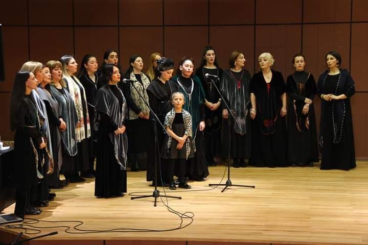 პირველი ქალთა კამერული გუნდი გურიაში, რომელიც „კრიმანჭულს“ და „ნადურს“ ასრულებს
