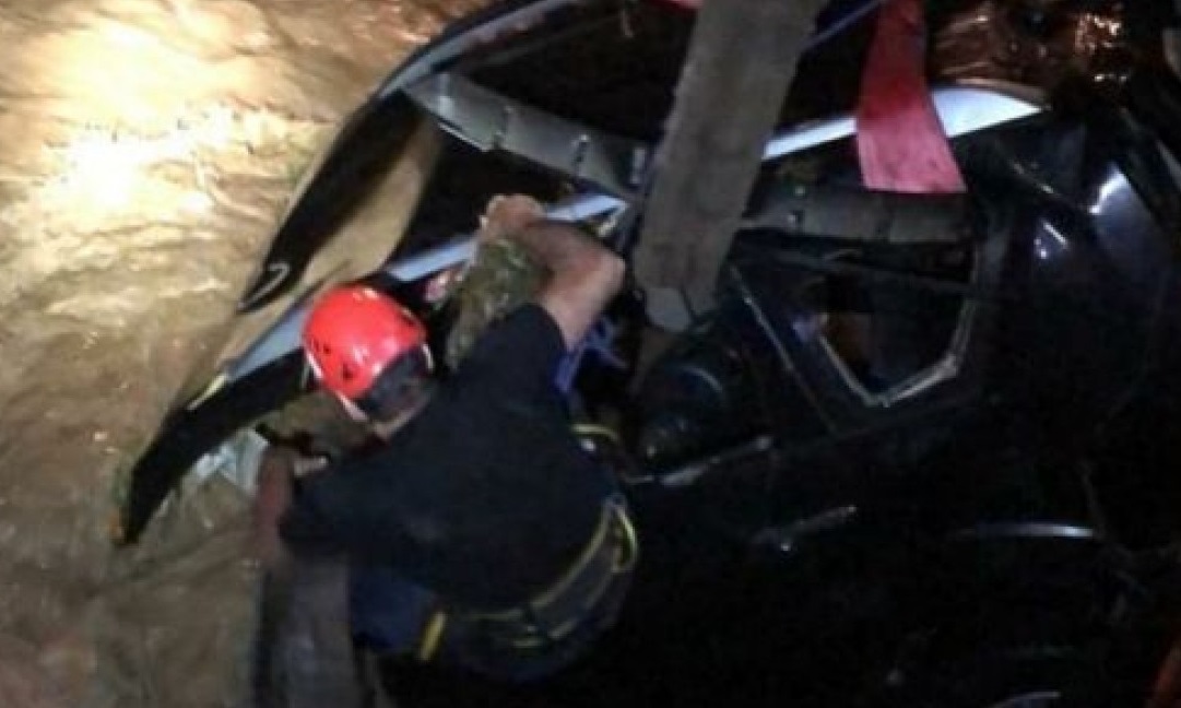 VIDEO: კადრები ადგილიდან, სადაც მეწყერმა სახლი მიწაში ჩაიტანა – ეძებენ 5 ადამიანს