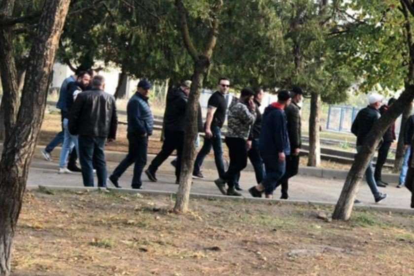 ვრცელდება ფოტო, რომელზეც სავარაუდოდ, ბოლნისში მყოფი შეიარაღებული ენმ-ს წევრი ჩანს – იმედნიუსი