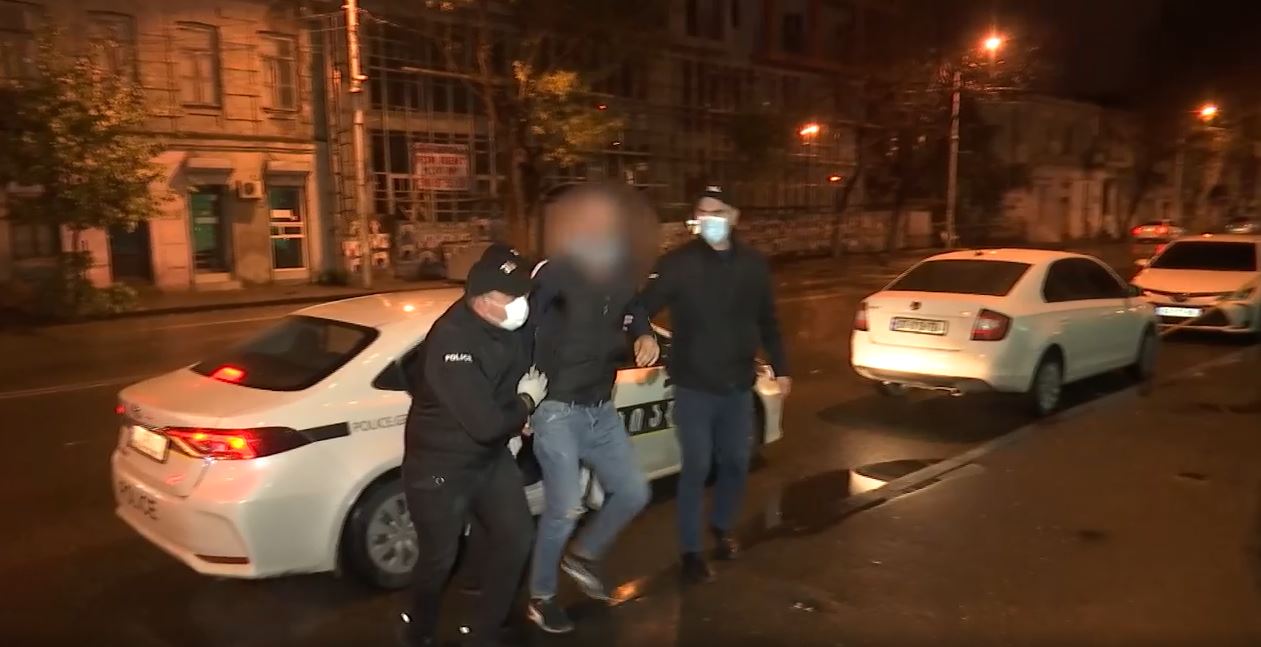„ფხიზელი იყო… ის ყუმბარა არ ყოფილა…“ – რით შეაშინა მძევლები მიკროსაფინანსო ორგანიზაციაზე თავდამსხმელმა