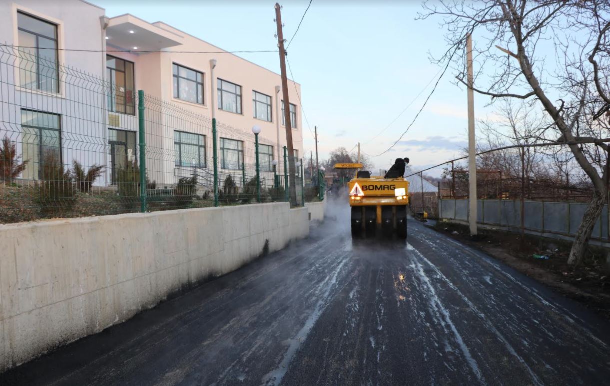 სოფელ ენაგეთში სკოლამდე მისასვლელი საავტომოვილო გზის რეაბილიტაცია სრულდება