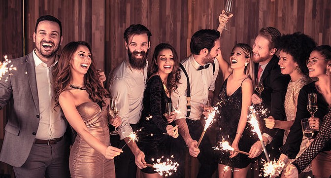 რა უნდა ჩავიცვათ ახალი წლის ღამეს – დიზაინერების რჩევები