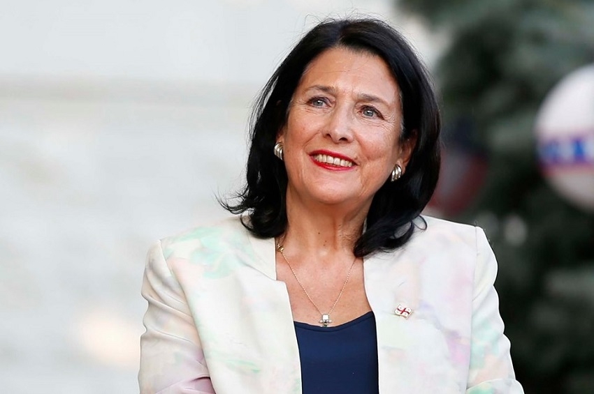 „შენ ისე ღრმა ხარ, ქართულო ცაო“ – პრეზიდენტმა ანა კალანდაძის დაბადების დღის აღსანიშნავად Facebook-ზე პოეტის ლექსი დაპოსტა