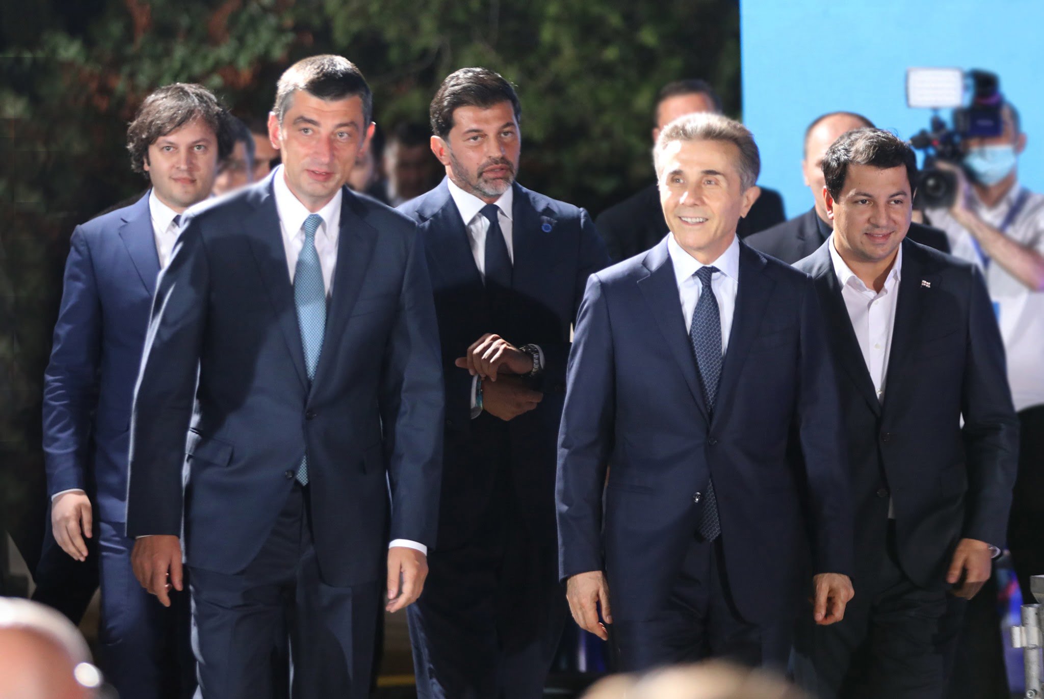 „ქართულმა ოცნებამ“ ბიძინა ივანიშვილის ხელმოწერით, პარლამენტს პრემიერ-მინისტრობის კანდიდატად გიორგი გახარია წარუდგინა