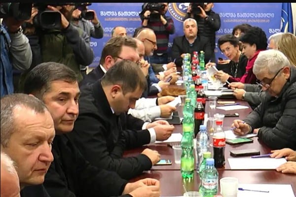 სკანდალი ოპოზიციის შეხვედრაზე – „ატყდა ყაყანი… იქ ყოფნა გაუსაძლისი გახდა“