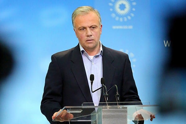 “გავრილოვი რადიკალურ ოპოზიციას წინასწარ შეთანხმებული სატელეფონო კომენტარით ეხმარება” – რას წერს უმრავლესობის დეპუტატი “ტვიტერზე”