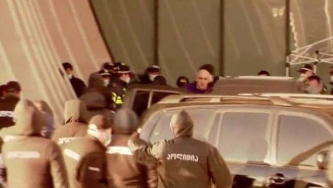 სპეცრაზმმა “ნაციონალური მოძრაობის” ოფისთან ცრემლსადენი გაზი გაუშვა