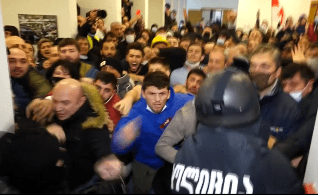 შსს კადრებს ასაჯაროებს – რა ხდებოდა „ნაცმოძრაობის“ ოფისში სპეცოპერაციის დაწყებამდე?