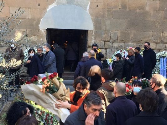 VIDEO: თემურ წიკლაური უკანასკნელ გზაზე ტაშით გააცილეს