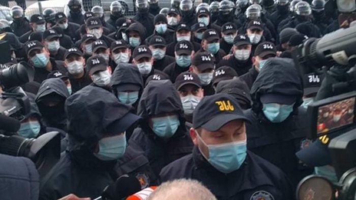 ვინ არიან ნიკა მელიას საქმეზე დაკავებულები