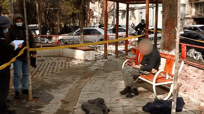 თბილისის ერთ-ერთ სკვერში სკამზე გაყინული მამაკაცის ცხედარი იპოვეს