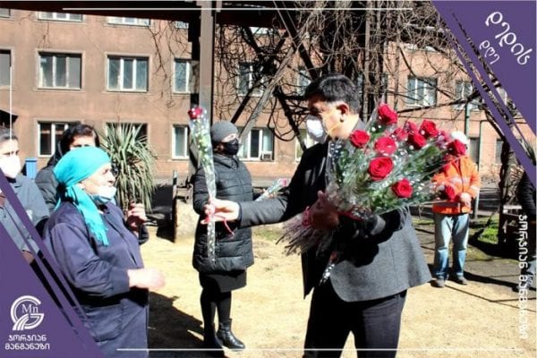 „ჯორჯიან მანგანეზმა“ ზესტაფონის ფეროშენადნობთა ქარხნაში დასაქმებულ ქალბატონებს „დედის დღე“ მიულოცა