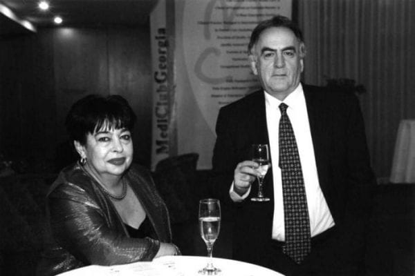 ის კედელზე ერთ წერტილს მიშტერებოდა... ბოლოს ნახევარი საუკუნის წინათ, მის ბინაში გამართული საუბრის შესახებ მიამბო