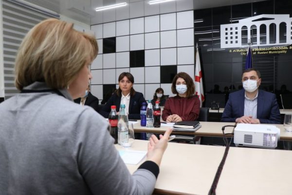 რუსთავში, ბავშვთა უფლებების დაცვის კუთხით, მუნიციპალიტეტებზე დელეგირებული უფლებამოსილებები განიხილეს