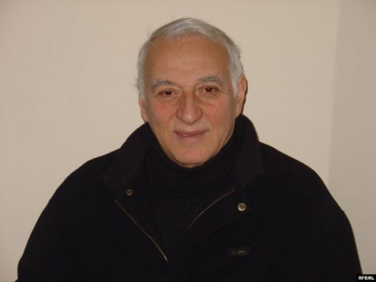 “ჩუმად გაფრინდა სიმღერა… და აღარც დაგვემშვიდობა…” – დათო ევგენიძემ ანზორ ერქომაიშვილს ემოციური ლექსი მიუძღვნა