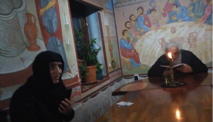 Video: შენ ვინა ხარ? დებილი დედაკაცი, დაგღუპა პეტრემ - მეუფე სტეფანემ მონაზონი სოსანა დასაჯა