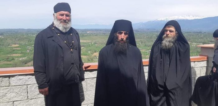 ჭყონდიდის ეპარქიიდან განკვეთილ მამაოებს ტაძარში წირვაზე არ უშვებენ