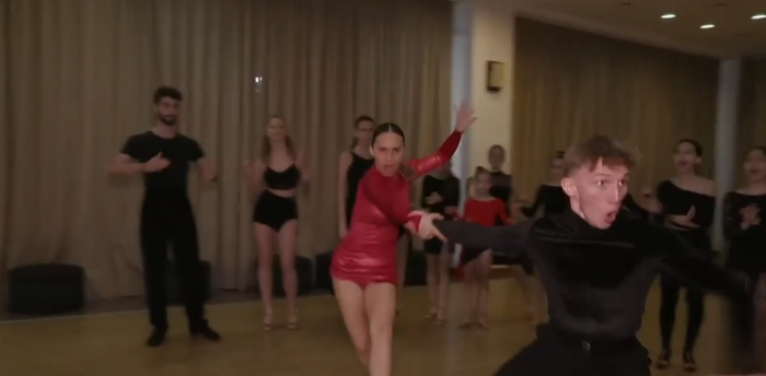 VIDEO: აი, ასეთი ამბებია სალომე ჭაჭუას სტუდიაში – ამ კადრების ნახვისას, ტემპს თქვენც აჰყვებით