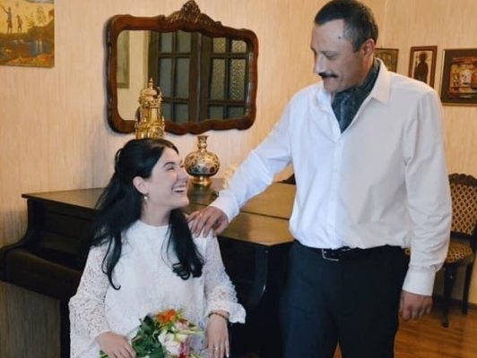 “გევედრებით, არ მითხრათ, რომ ქმარი მომიკვდა!!! არა!!!” – ზურაბ რთველიაშვილის ცოლი ემოციურ პოსტს აქვეყნებს