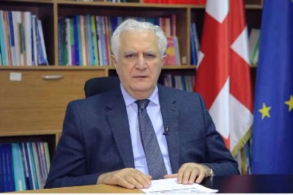 ჩემი სურათები გამოუტანიათ რუსთაველზე და ფეხს აბიჯებენ - ამირან გამყრელიძე