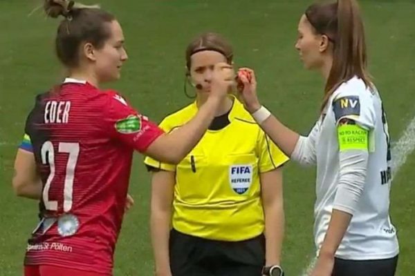 Video: ქალ ფეხბურთელთა გუნდების კაპიტნებმა მატჩის დაწყებამდე აღდგომის აღსანიშნავად შეღებილი კვერცხები გატეხეს (ავსტრია)
