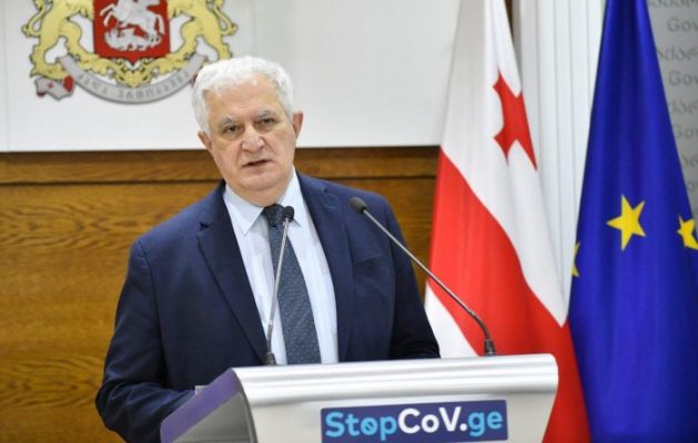ერთ და ორ ბოთლს ნუ დალევთ, ერთი ჭიქა შეგიძლიათ, როცა გნებავთ – ამირან გამყრელიძის პასუხი კითხვაზე შეიძლება თუ არა ვაქცინაციის შემდეგ დალევა