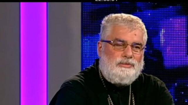 ქრისტემ გაამზადა ერთი მარტივი წამალი, რომელიც უნდა გამოვიყენოთ - დეკანოზი, რომელიც სასულიერო პირებიდან საჯაროდ პირველი აიცრა