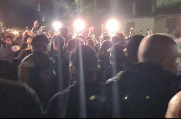 LIVE: ხმაური და დაპირისპირება რიონის ხეობის მცველებსა და სამართალდამცველებს შორის
